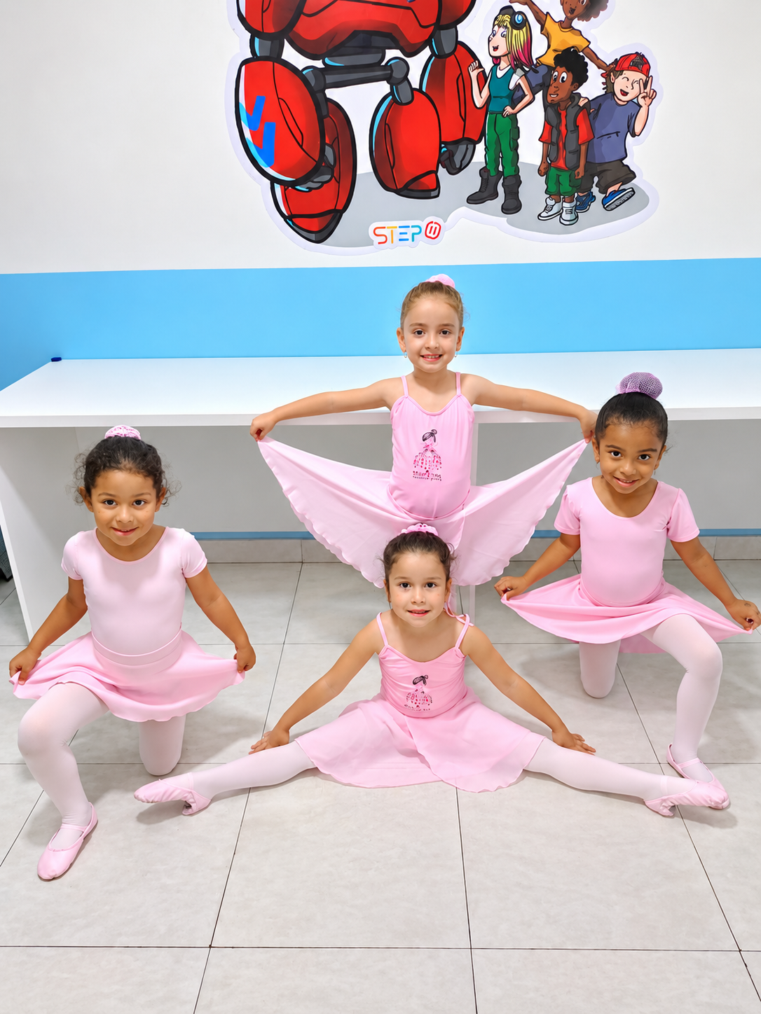 Alunas do Colégio Barcelos durante aula de Balé